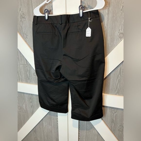 BAG395. Women’s Dockers Mid Rise Curvy Capri 10 - Picture 3 of 6